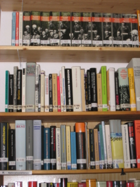 Photo eines Bücherregals